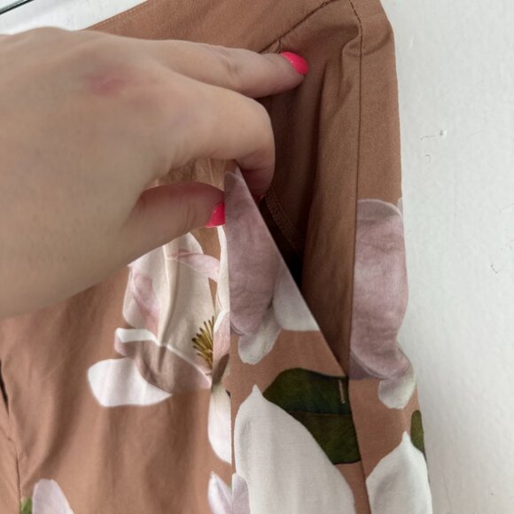 Express Stylist Super High Waisted Pleated Floral Shorts 3.25" Size 6 EUC - Picture 7 of 16